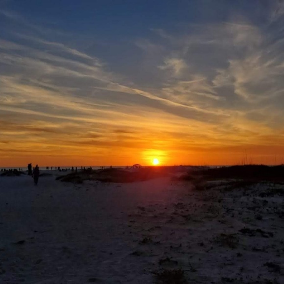 Meet your Posher, Courtney - Picture 1 of 1